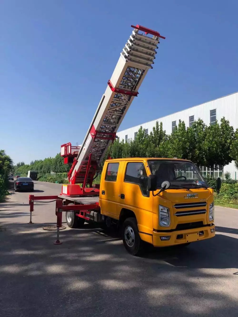 公安附近的云梯车出租服务：轻松解决高空作业需求